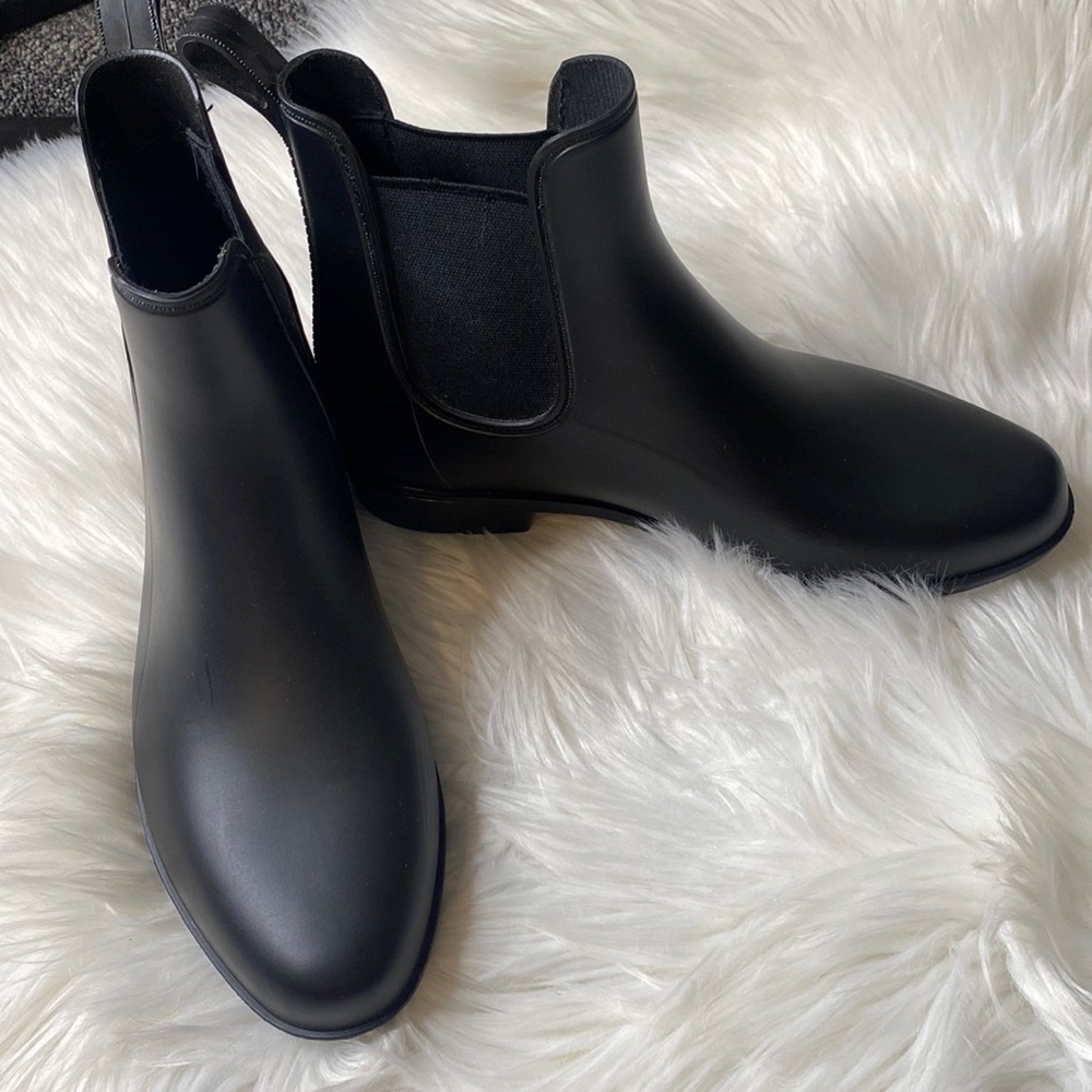 A new day ankle black rain boots size 7
